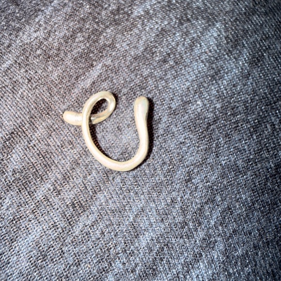 Authentic Tiffany & Co. Elsa Peretti Sterling Silver “V” Initial Pendant - Picture 4 of 4